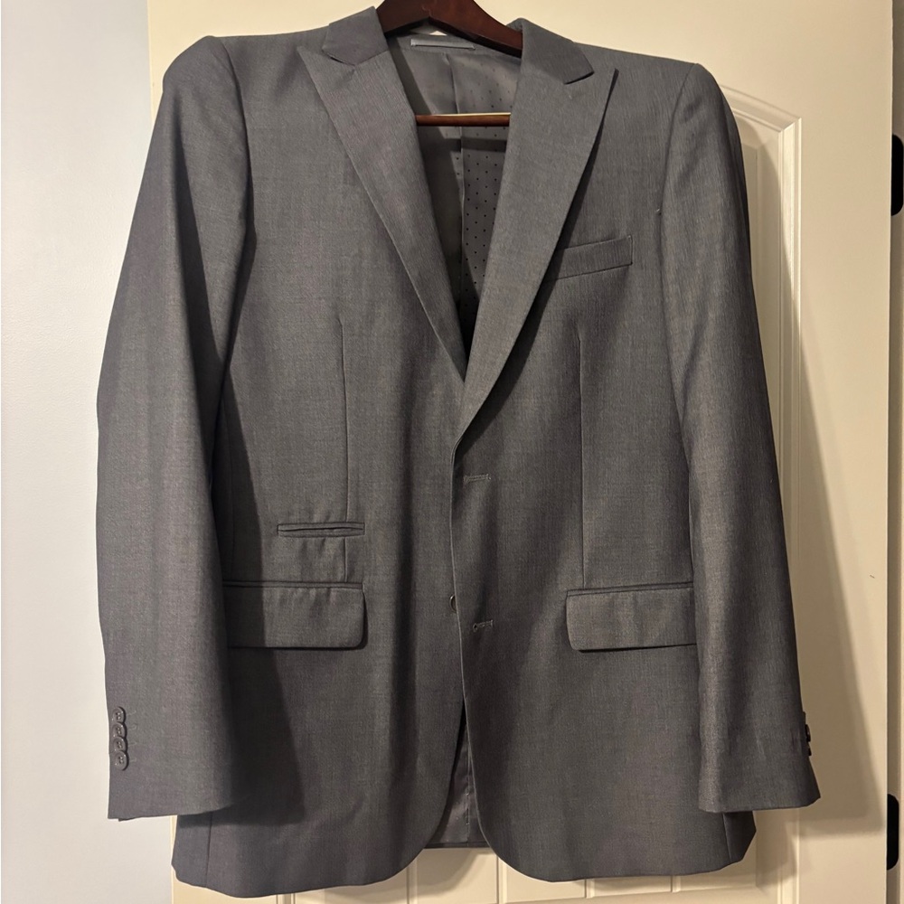 Mens Gray Sport Coat with Sleek Design and Versatile Style